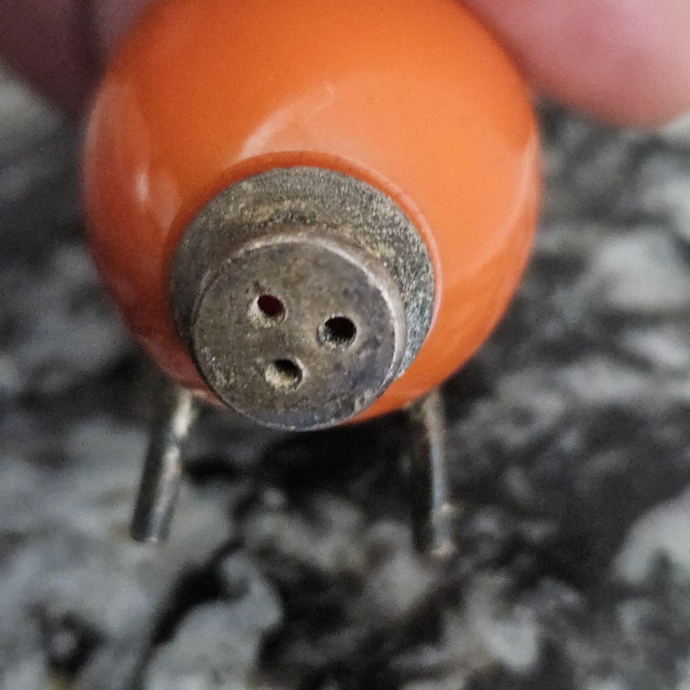 antique orange piggy shaped salt shaker with metal legs and nose/spout - Picture 4 of 8